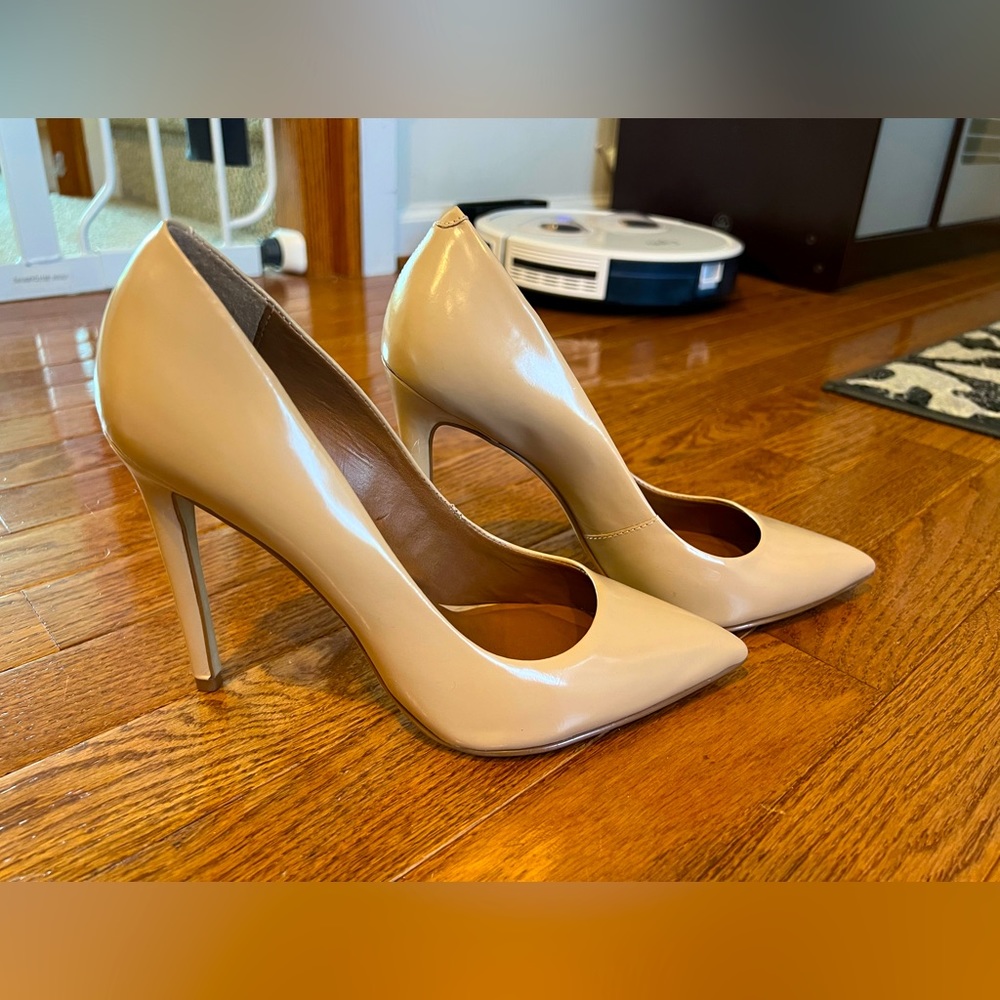 Steven Madden - Blush/Tan Leather Pump; size 7